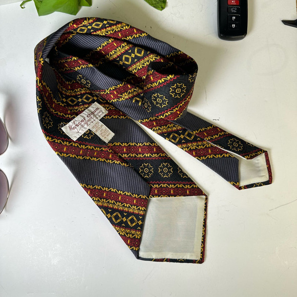 Vintage 70s Wide Oscar Chaum Imported Mod Patterned Repp Tie Polyester 4.4" Wide - Picture 2 of 8
